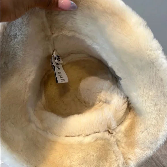 UGG Chestnut Shearling Boots and Hat Set